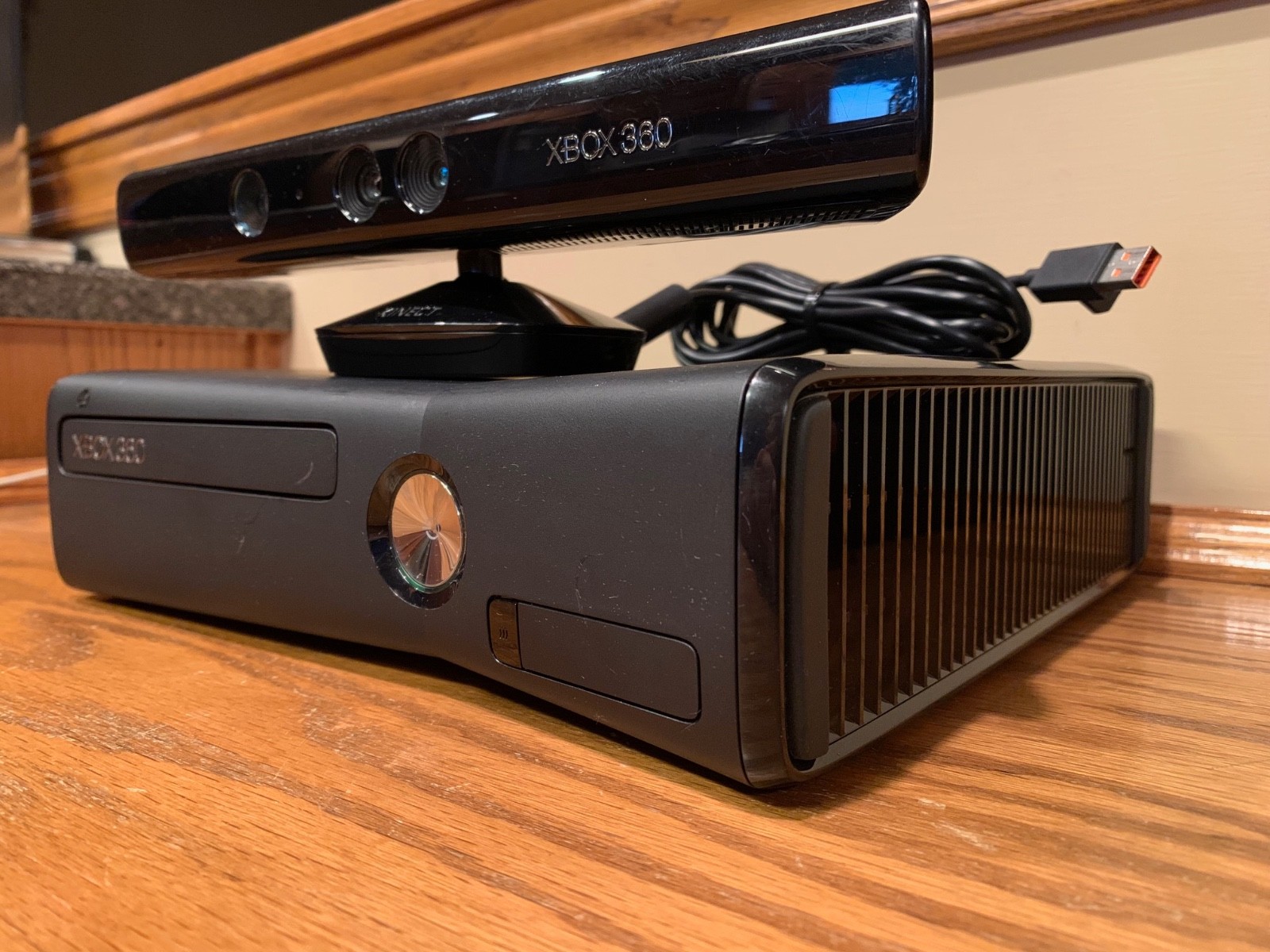 Microsoft Xbox 360 S Slim 4GB Black Console with Controller 4 Games & Kinect