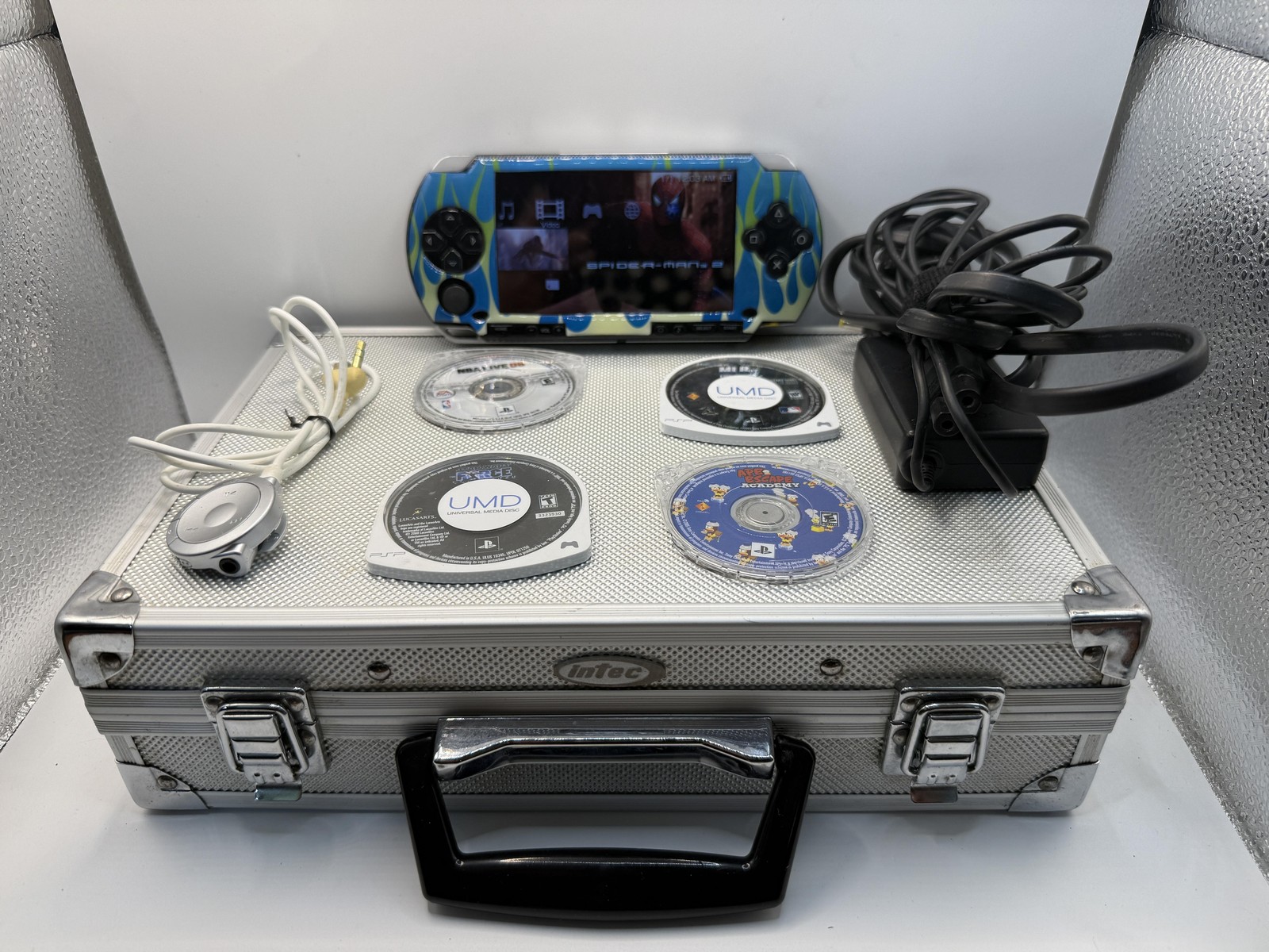 Sony PSP-1001B2 Handheld Star Wars Spider-Man 2 UMD Games Case Charger TESTED