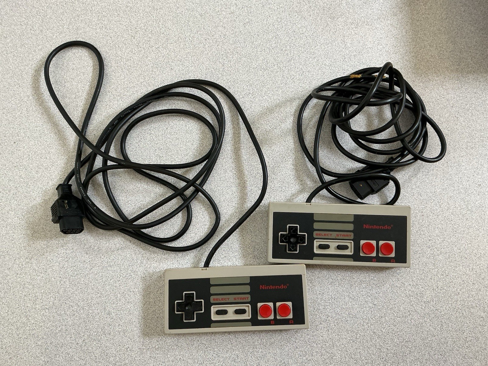 Nintendo Entertainment System Console 2 Controllers, Zapper, 3 Games Super Mario