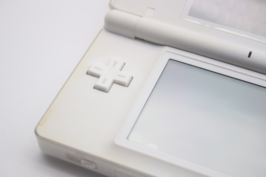 Nintendo DS Lite Console – White USG-001 w/ Charger and Mario Games! from Japan