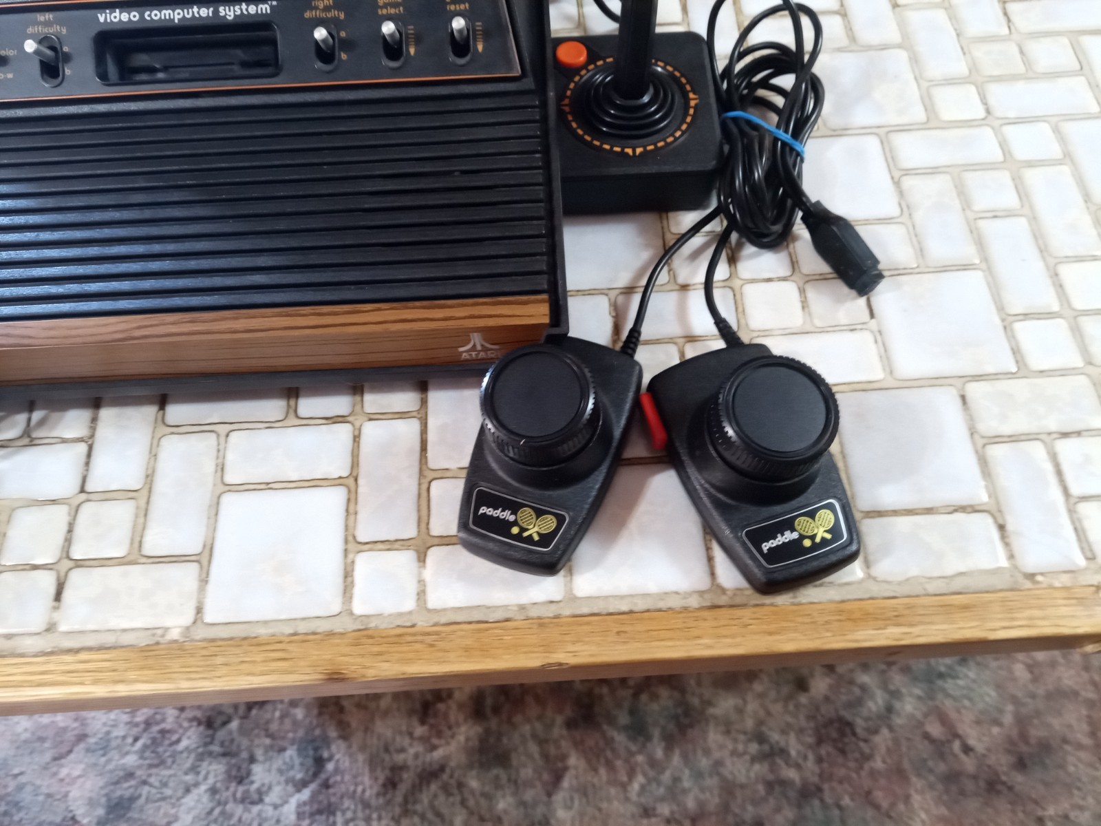 Atari 2600 light 6er In Box -Comes w/ paddles/joysticks, CIB works decent con