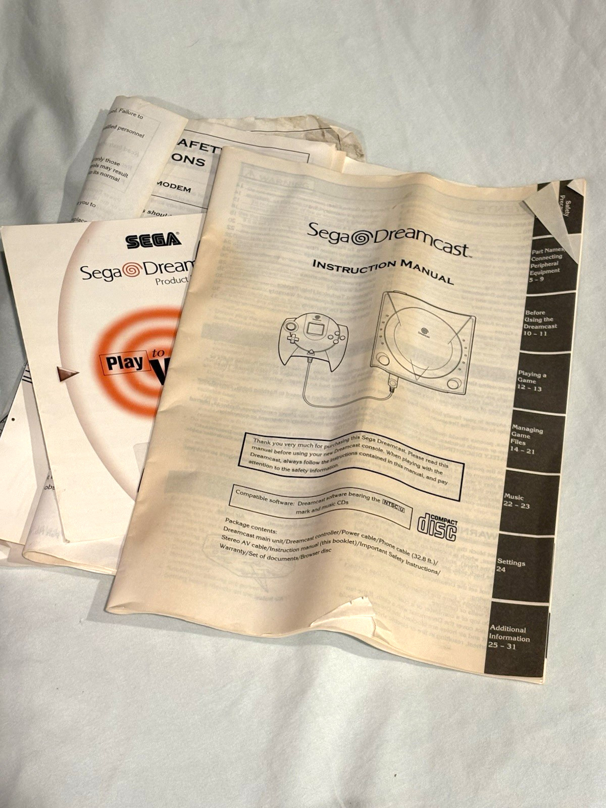 SEGA Dreamcast HKT-3020 Console White w/ Box, 1 Game, Manuals, Cords, Controller