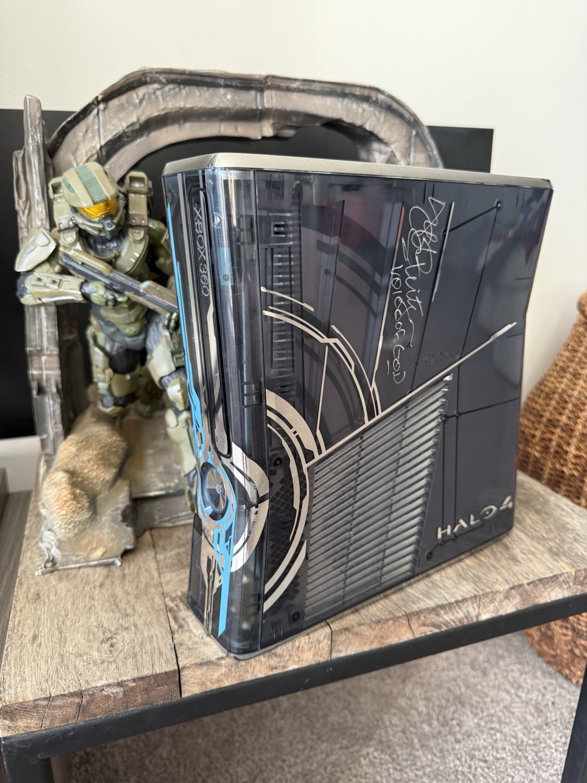 Xbox 360 Halo 4 Limited Edition 320GB Console signed by JEFF STEITZER