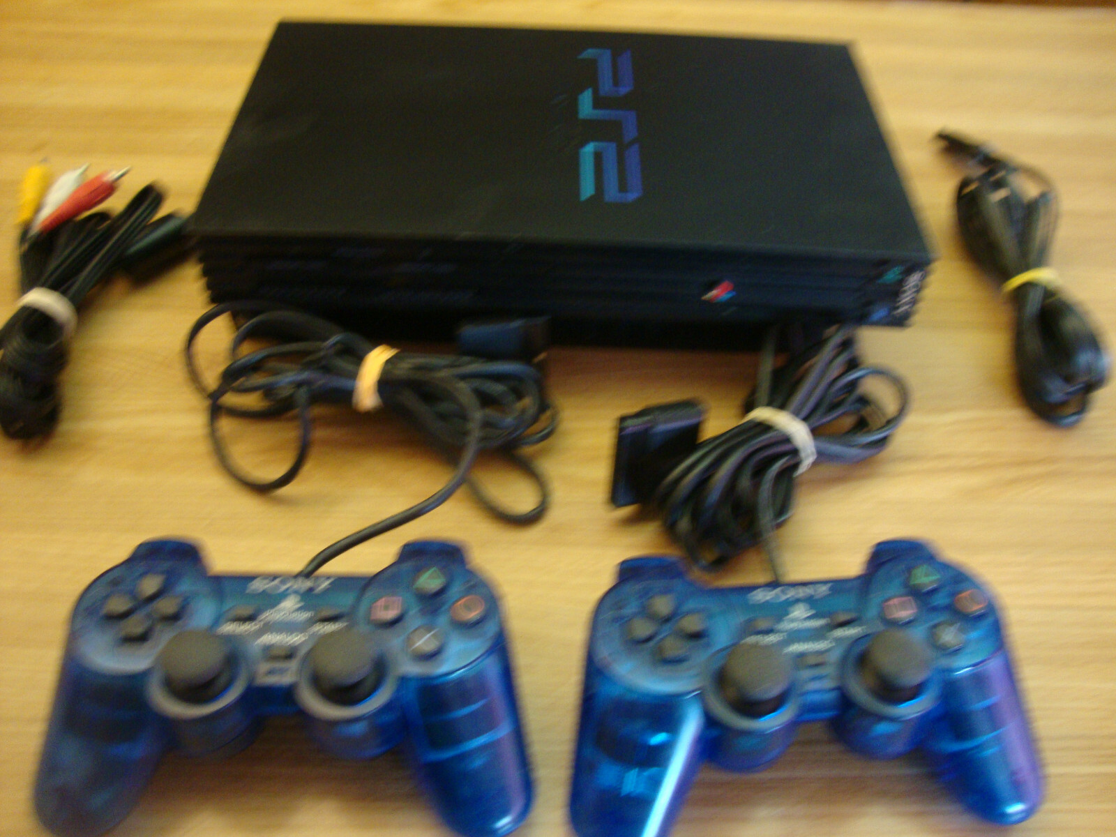 SONY PLAYSTATION 2 PS2 CONSOLE MODEL SCPH 35001 COMPLETE WITH TWO CONTROLLERS