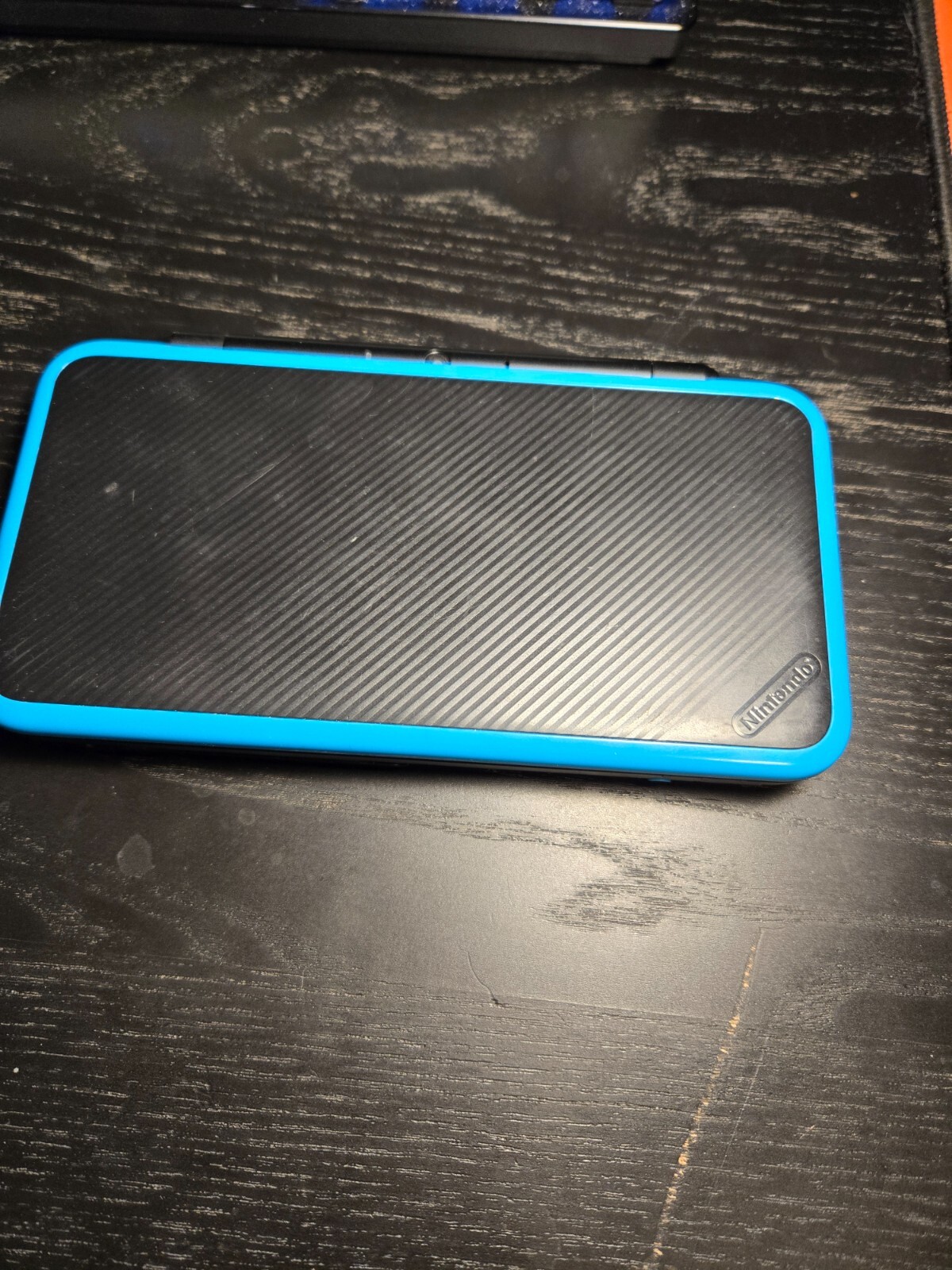 Nintendo 2DS XL Handheld Console, Screens not working but gets power