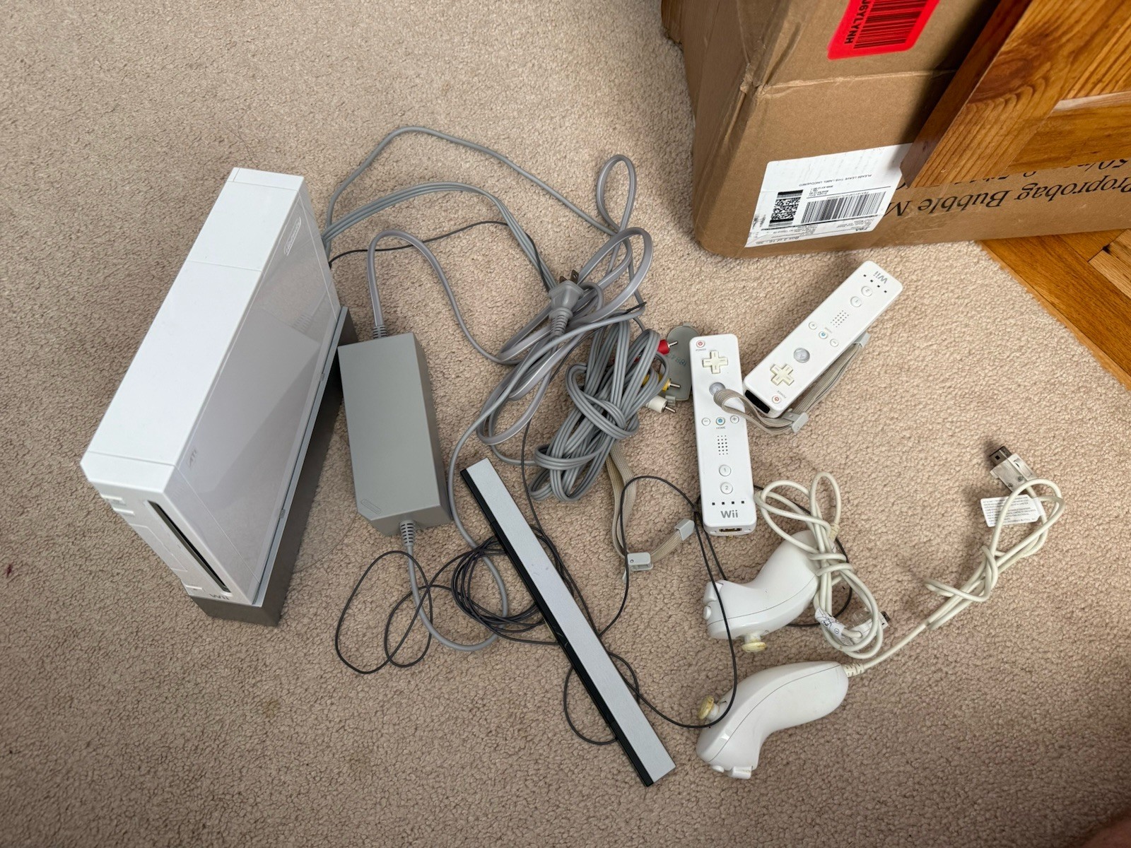 Nintendo Wii Tested Working Plays GameCube Games w/ OEM Cords/Sensor (Read Desc)