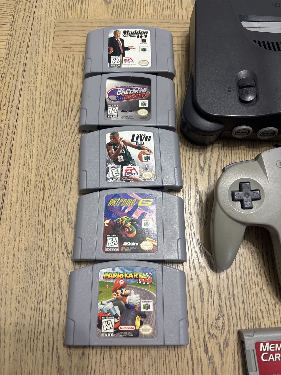 Nintendo 64 Console bundle + Mario KART & More + 4 controllers + Memory Card