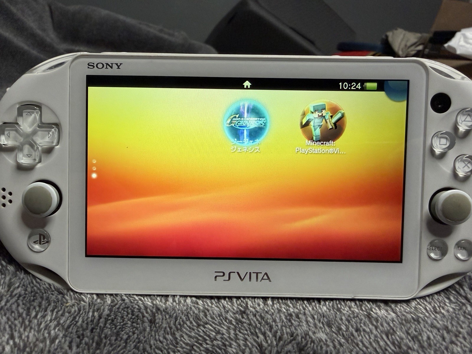 Sony PS Vita PCH-2000 ZA12 White Handheld System Wi-Fi 1GB NTSC-J CIB