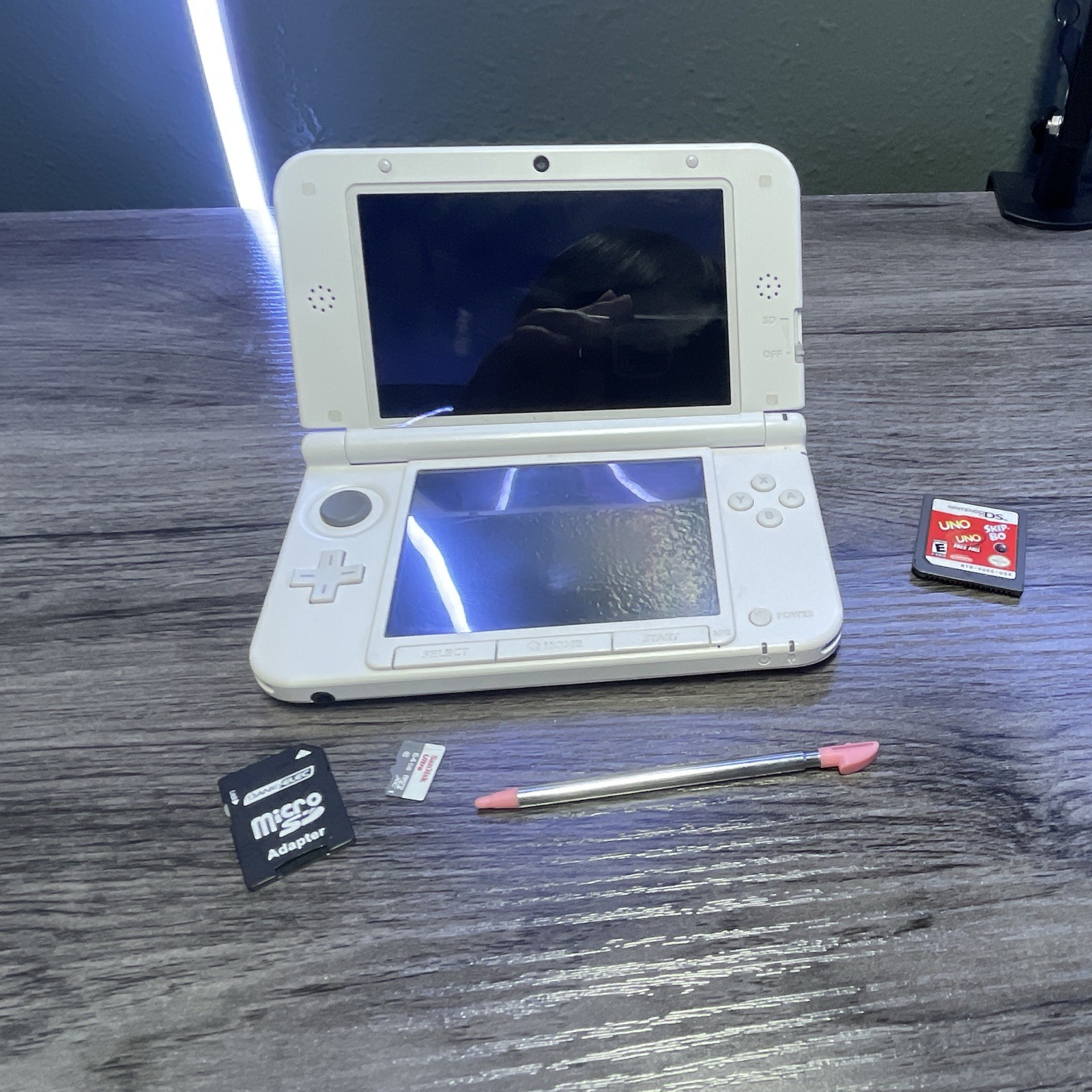 Nintendo 3DS XL Pink/White w/ Stylus and storage and free games