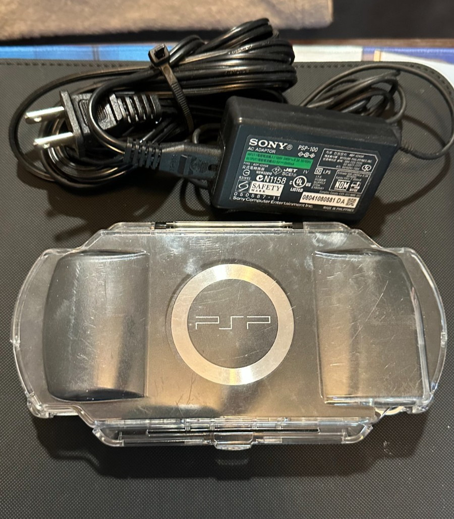 Sony PSP 1001 Handheld 1.0GB PRO Duo w/OEM Charger & Logitech Case