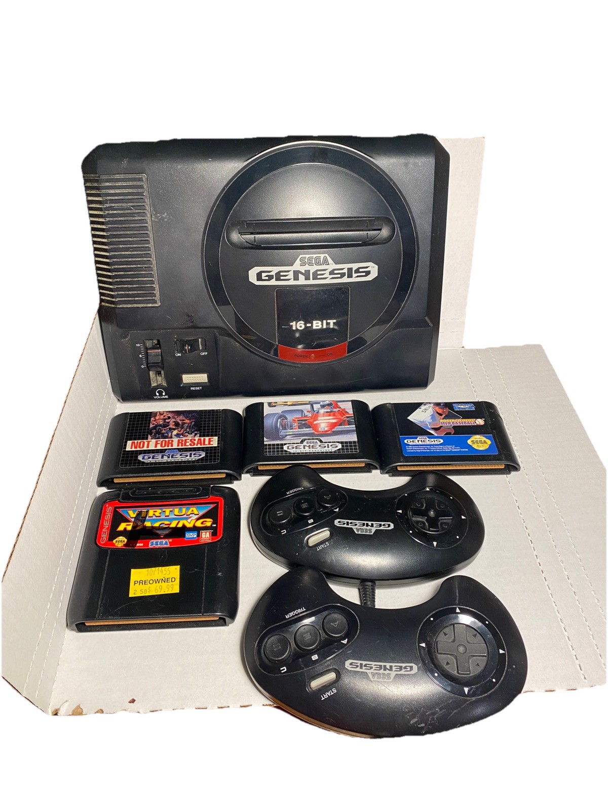 Sega Genesis Console 1601 Lot 2 Controllers 4 Games Cables 16 Bit