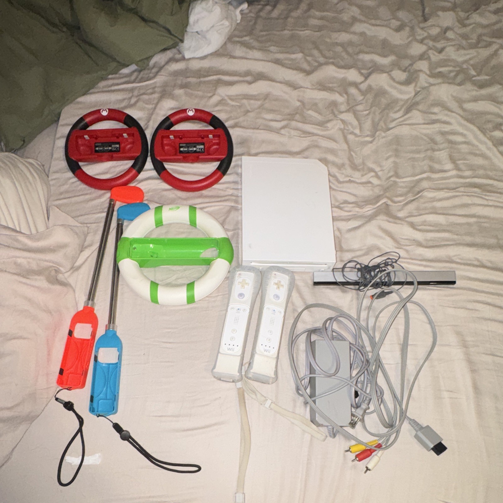 Nintendo Wii White Console Bundle Motion Control with Controllers & Accessories