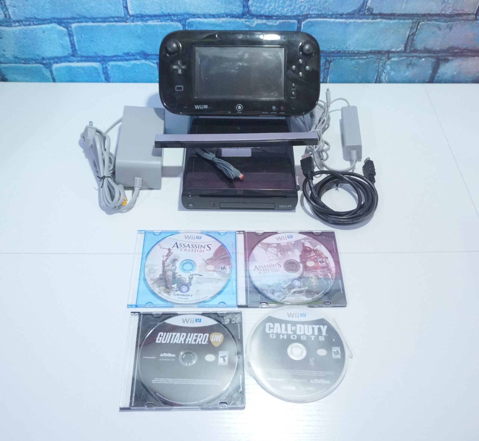 Nintendo Wii U 32GB Black Deluxe Console WUP-101(02) with Gamepad and 4 Games