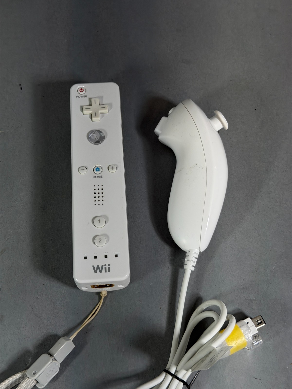 White Nintendo Wii RVL-001 512MB Console Bundle w/ 1 Controller – Tested & Reset