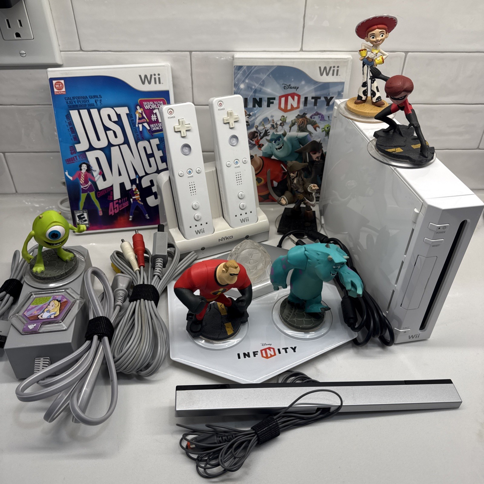 Nintendo Wii Video Game System RVL-001 Console Bundle Dance 3 Infinity Tested