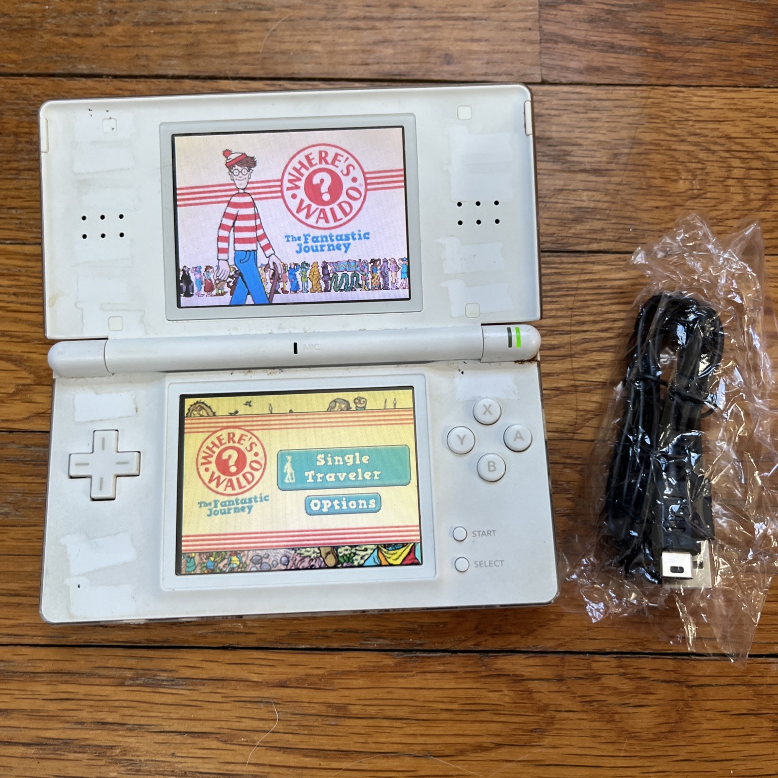 Nintendo DS Lite Handheld Console – Polar White and game charger stylus works