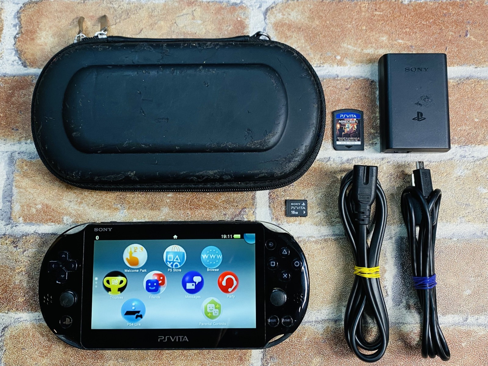 PS Vita PCH 2000 Black SONY PlayStation Japan 16GB Charger MobileCase 1Game No2D