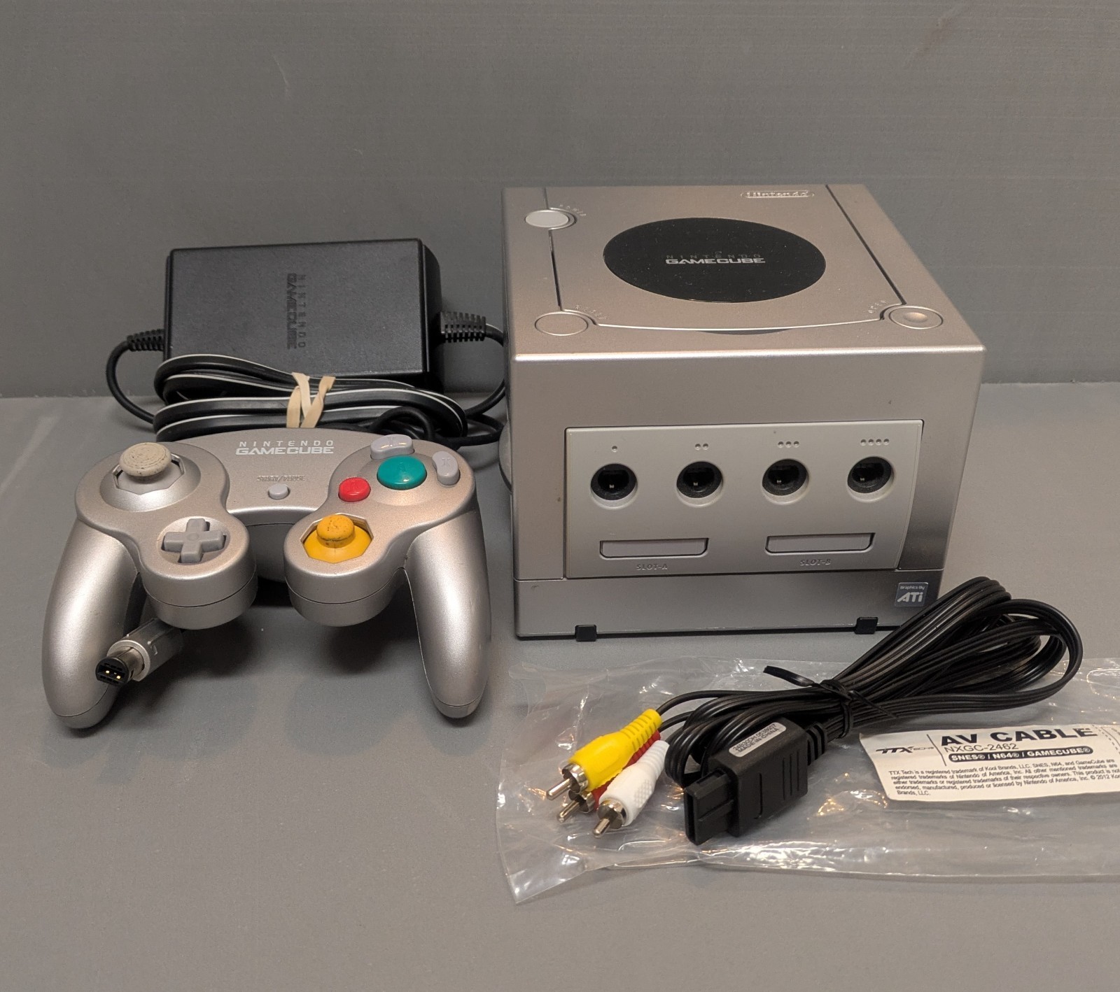 Nintendo GameCube Console platinum + platinum Controller DOL-001 – Tested Silver