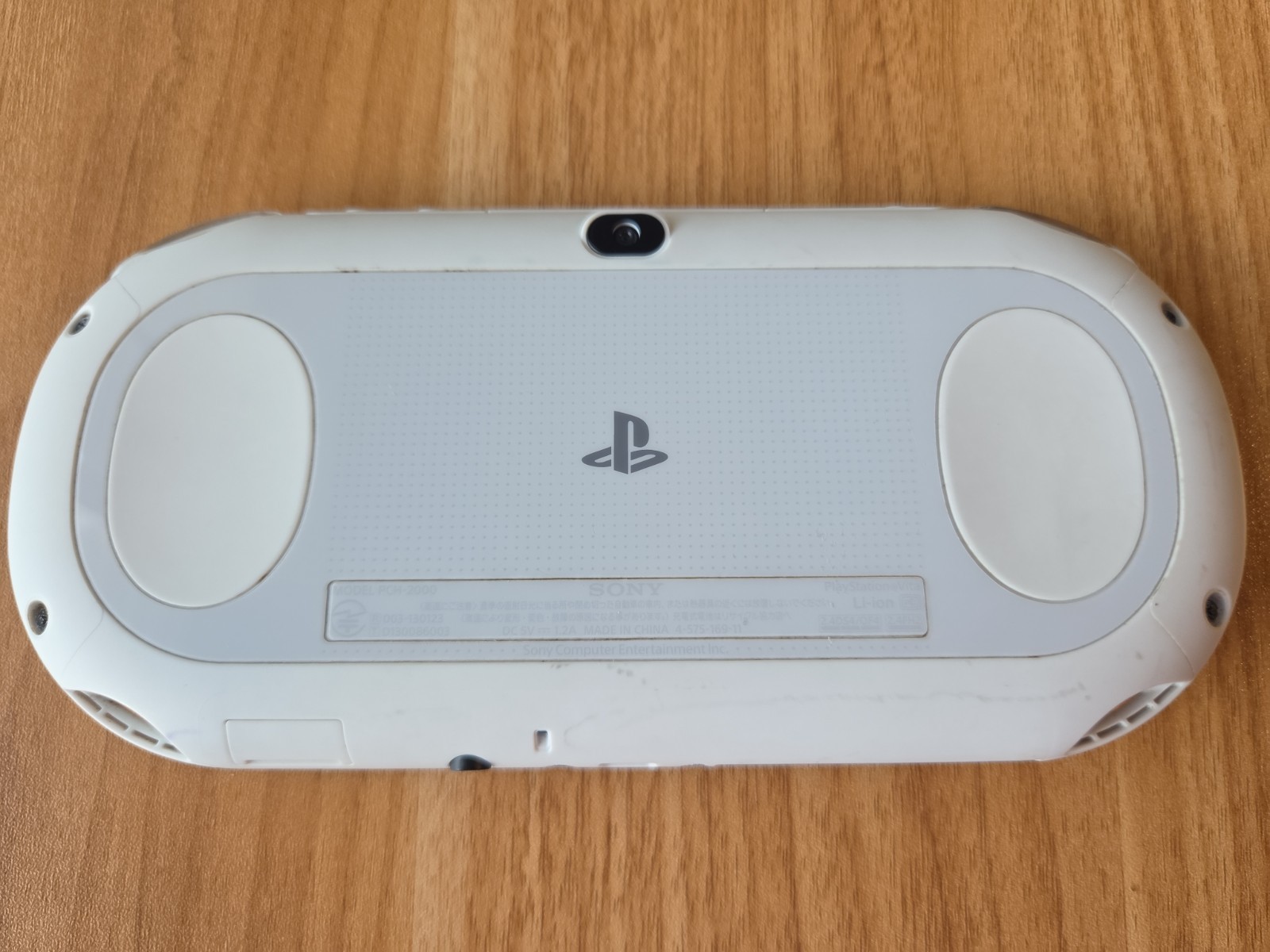 Sony PS Vita PCH-2000 Slim White + Charger GREAT CONDITION US SELLER