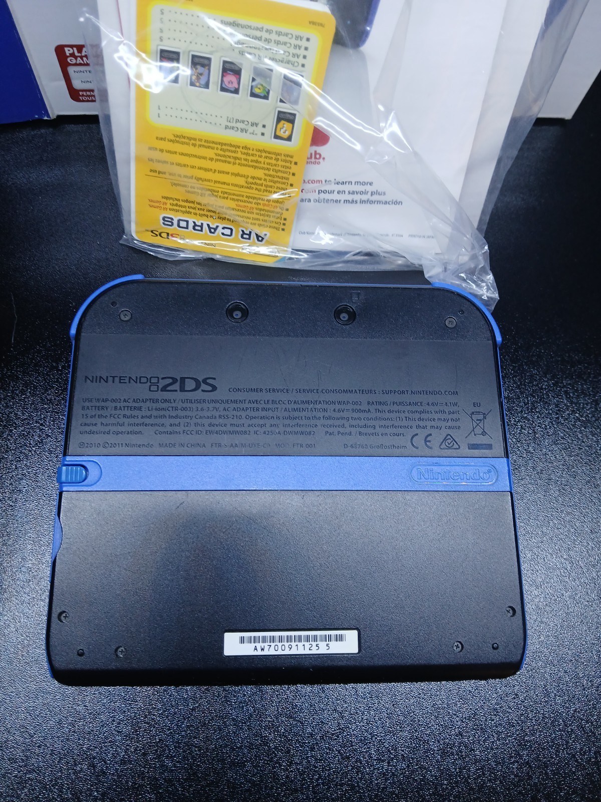 Nintendo 2DS Electric Blue Console Open Box Complete Broken Cracked Screen