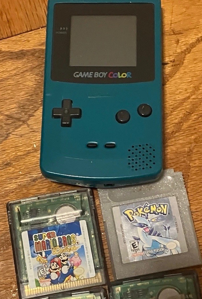 Nintendo Game Boy Color Teal Handheld System WITH 4 Games-Pokemon Silver AUTH CA