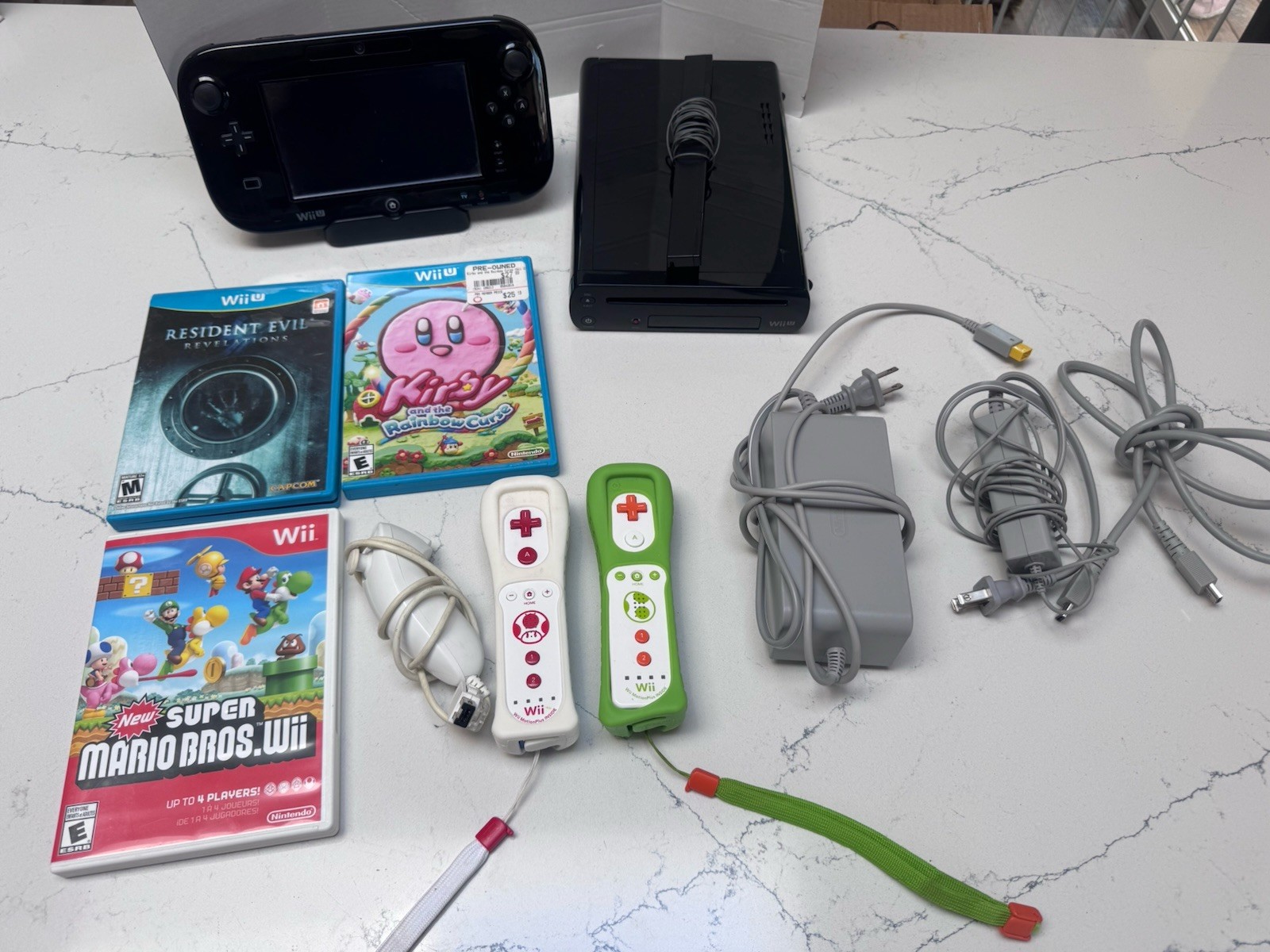 Nintendo Wii U Deluxe Console Gamepad Bundle w/3 Games Yoshi And Toad Remotes!