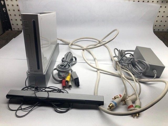 Nintendo Wii Video Game System Console Bundle Retro Complete W/Box & Wii Sports