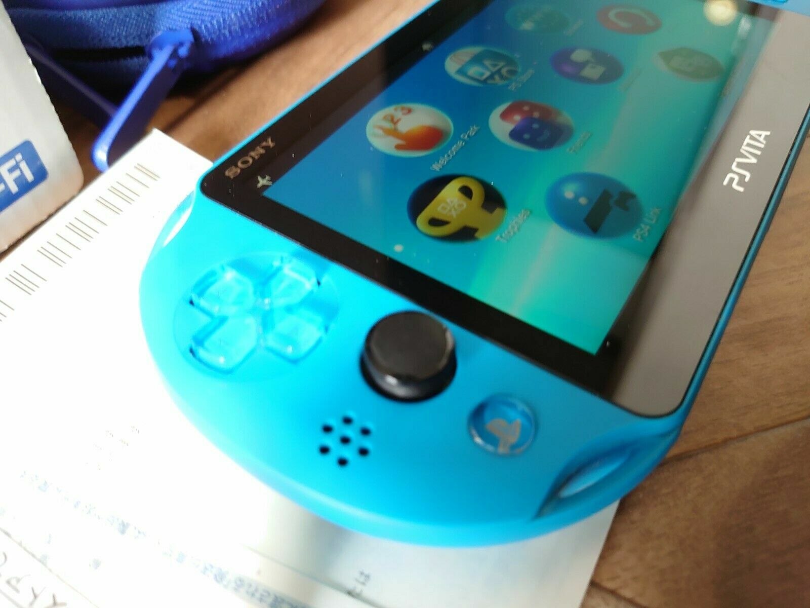 PCH-2000 ZA23 AQUA BLUE JAPANESE SONY VITA SLIM WITH POUCH ,USB, BOX