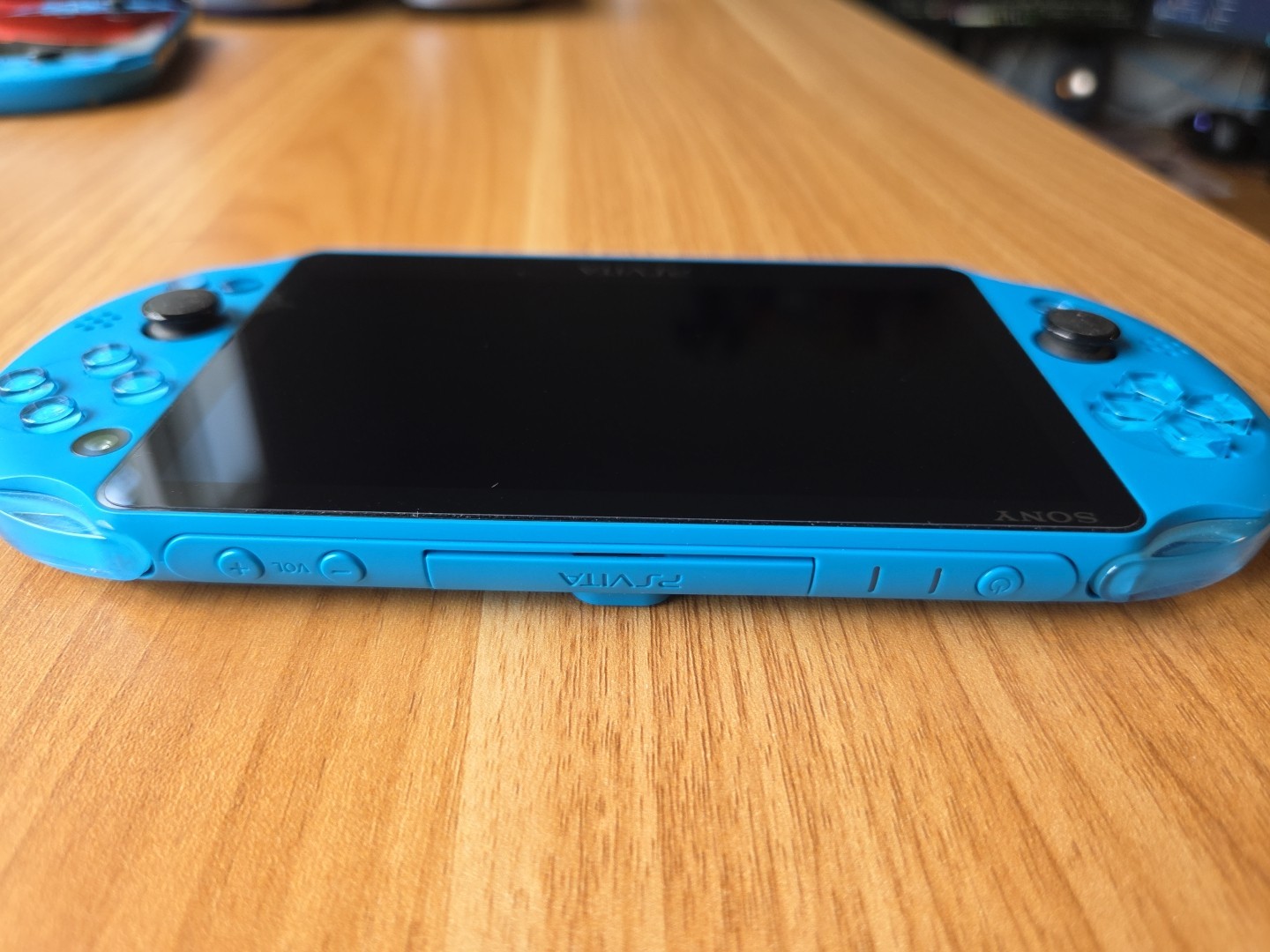 Sony PS Vita 2000 Slim PCH-2000 – Aqua Blue *GREAT* + Charger