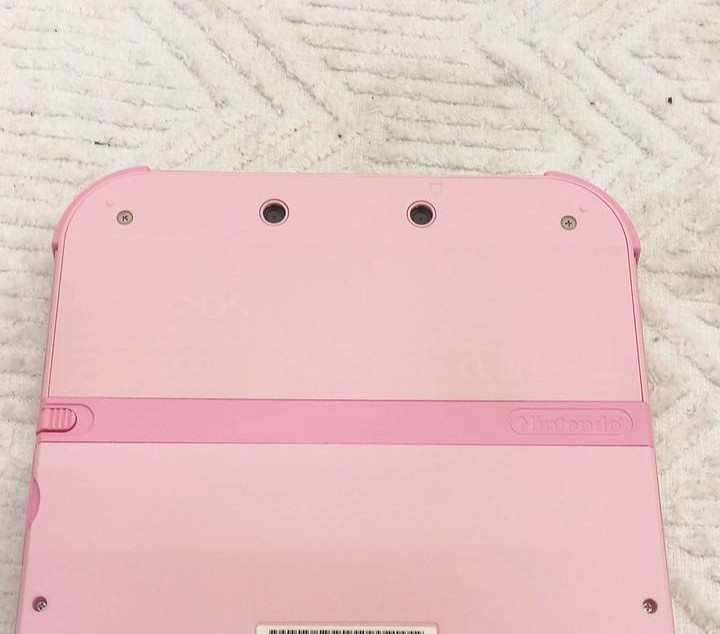 Nintendo 2DS Pink Console FTR-001 Handheld With Box, Charger No Software