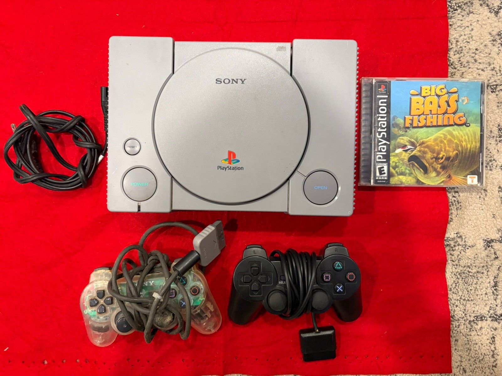 SONY PS1 Playstation 1 with 2 controller, 1 Game and power cable, Tested