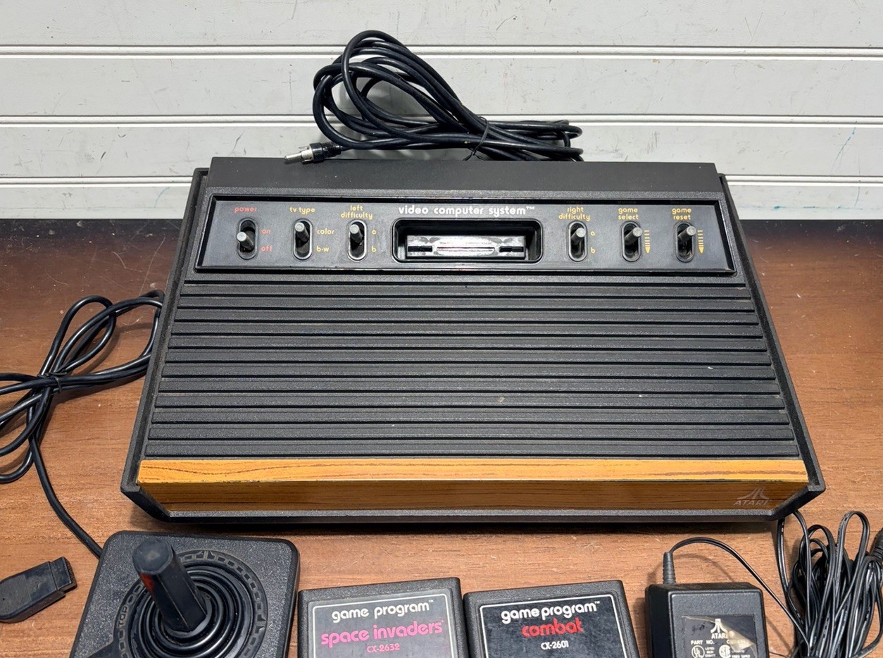ATARI 2600 Woodgrain 6 Switch Bundle Console Joysticks Cords & 4 Games TESTED!