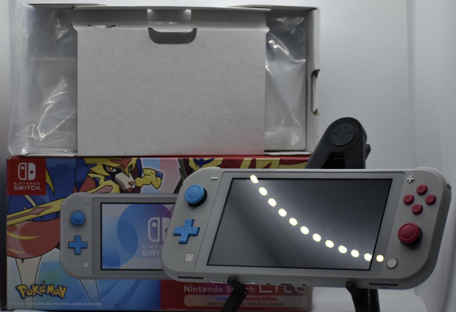 Nitendo Switch Lite Zacian and Zamazenta Edition