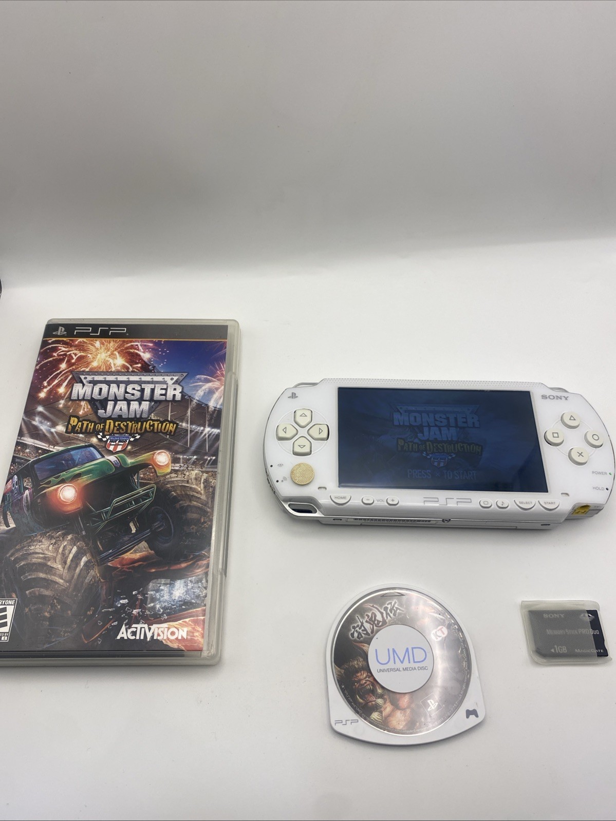 PSP 1000 Ceramic White – OEM – Japan Import – Tested Region Free 2 Games