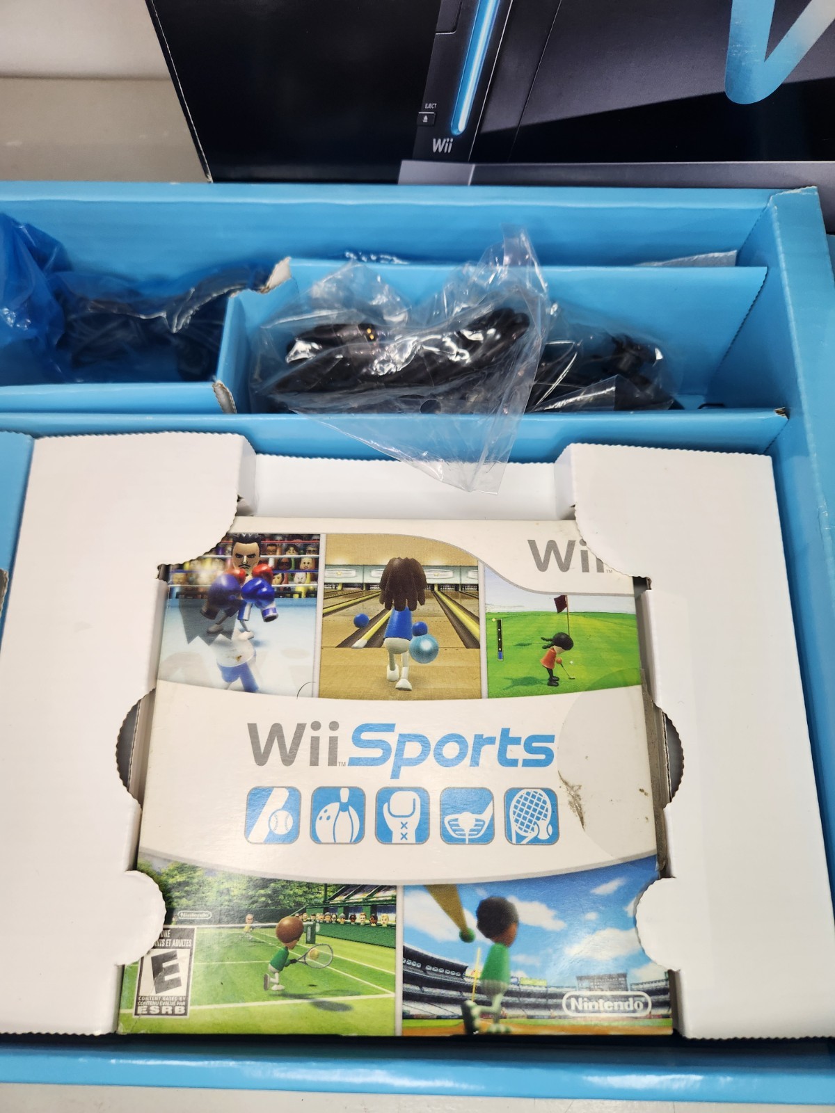 Nintendo Wii Black Console Bundle CIB w/ Wii Sports & Resort Complete in Box