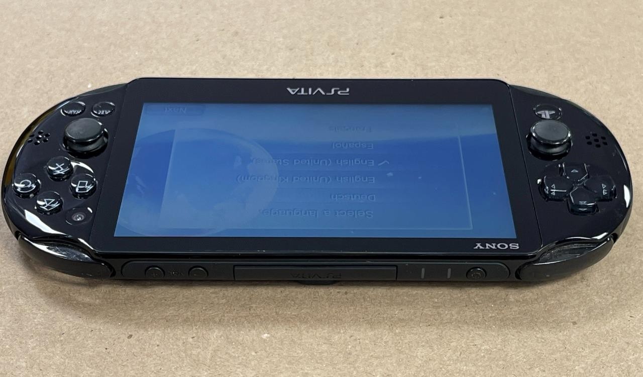 SONY PS VITA PCH-2001 HANDHELD GAMING CONSOLE SYSTEM BLACK- USED.