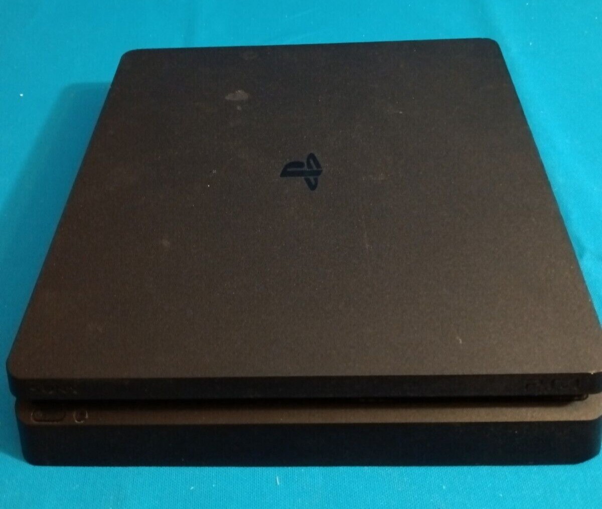 Sony Playstation 4 Slim CUH-2215B 1TB Core Hard Drive Head-Set Port Vibrations