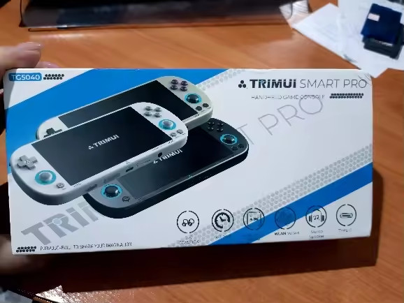 Trimui Smart Pro Handheld Game Console 4.96″ IPS Retro Linux RGB Joystick