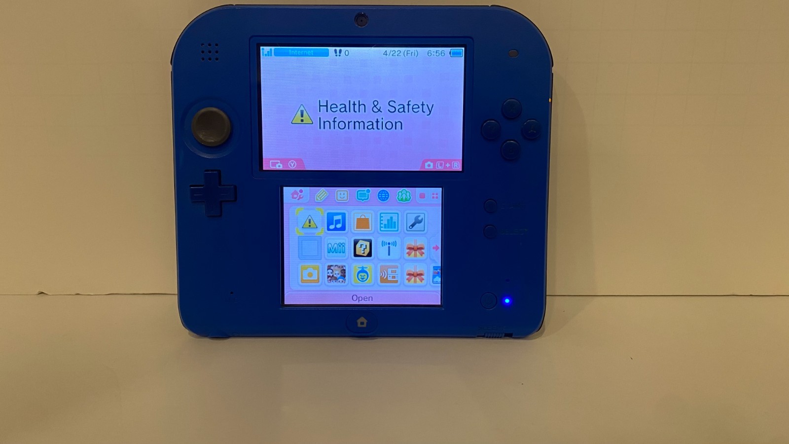 Nintendo 2DS Blue Handheld System With 4 ds games an memory card No Charger