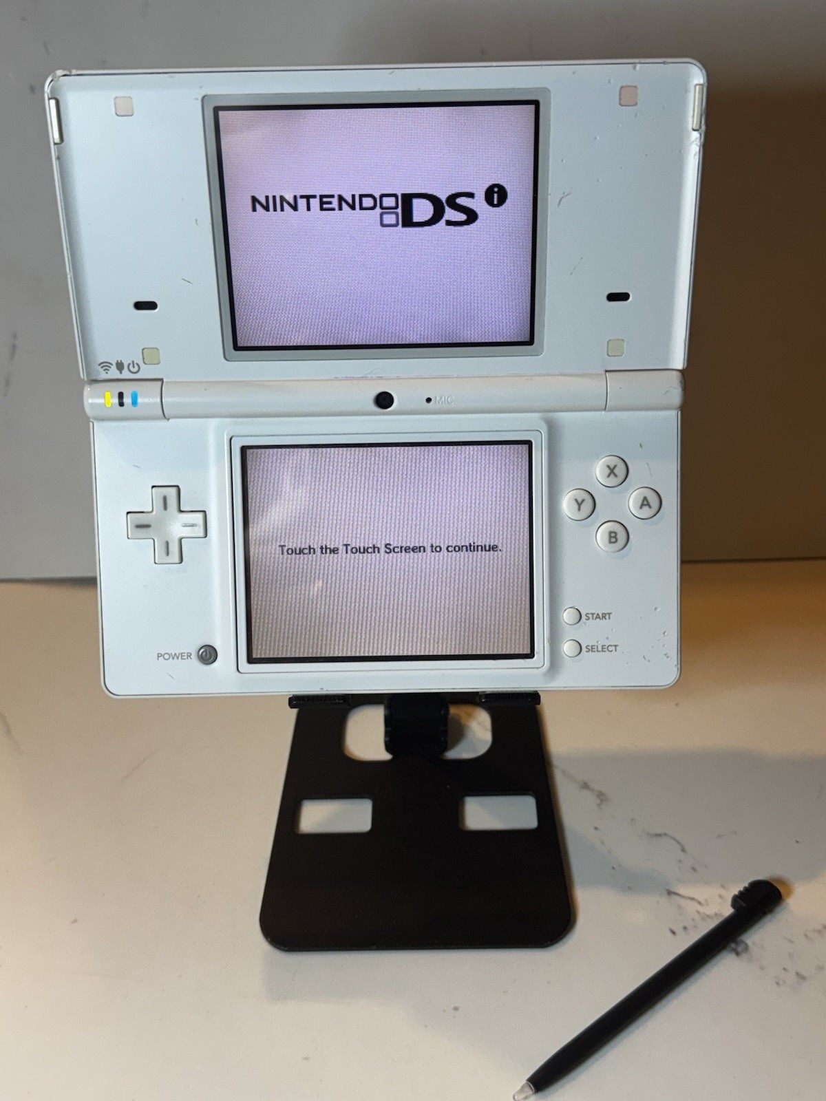 Nintendo DSi White Touchscreen Handheld