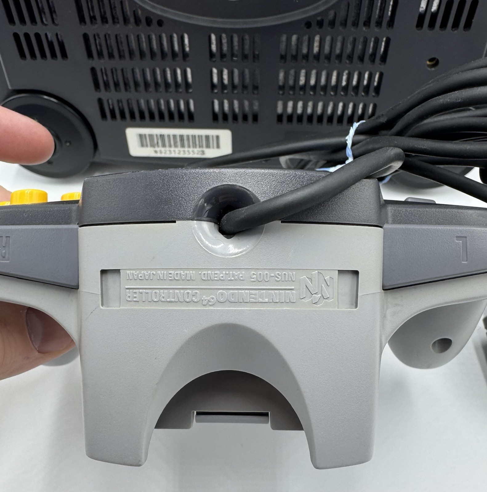 Nintendo 64 OEM Bundle – Includes Cords & Black/Gray Controller (N64, NUS-001)