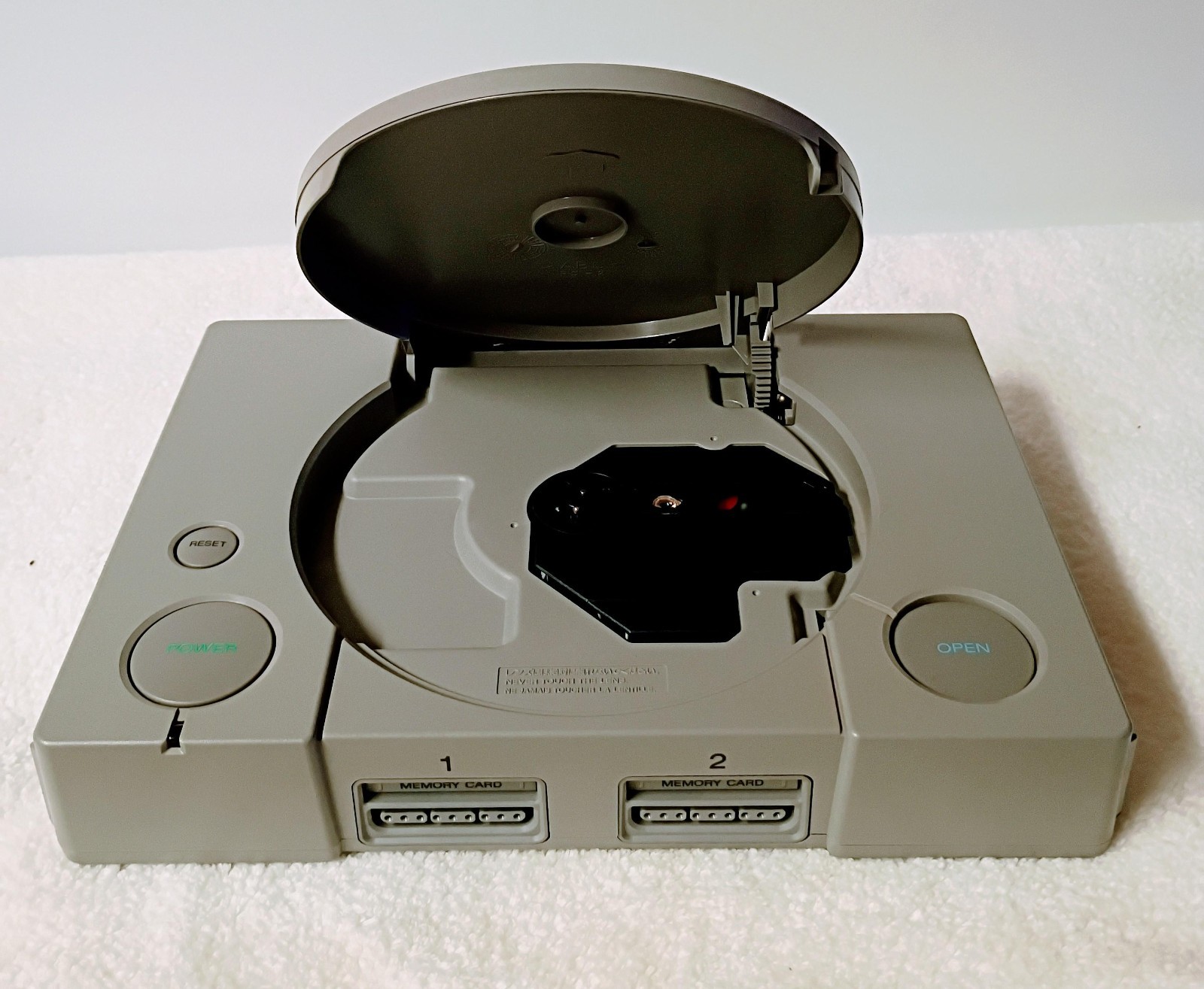 Playstation 1 with 1 controller, AV Cable, power cable and Syphon Filter 2 game