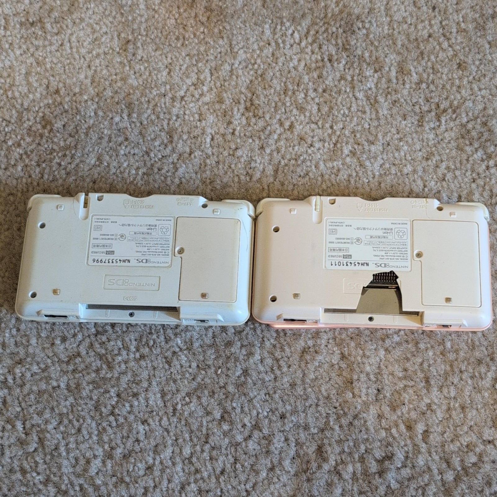 Lot Of 2 Nintendo DS White And Pink ,BROKEN HINGES NO CHARGER, TESTED AND WORKS.