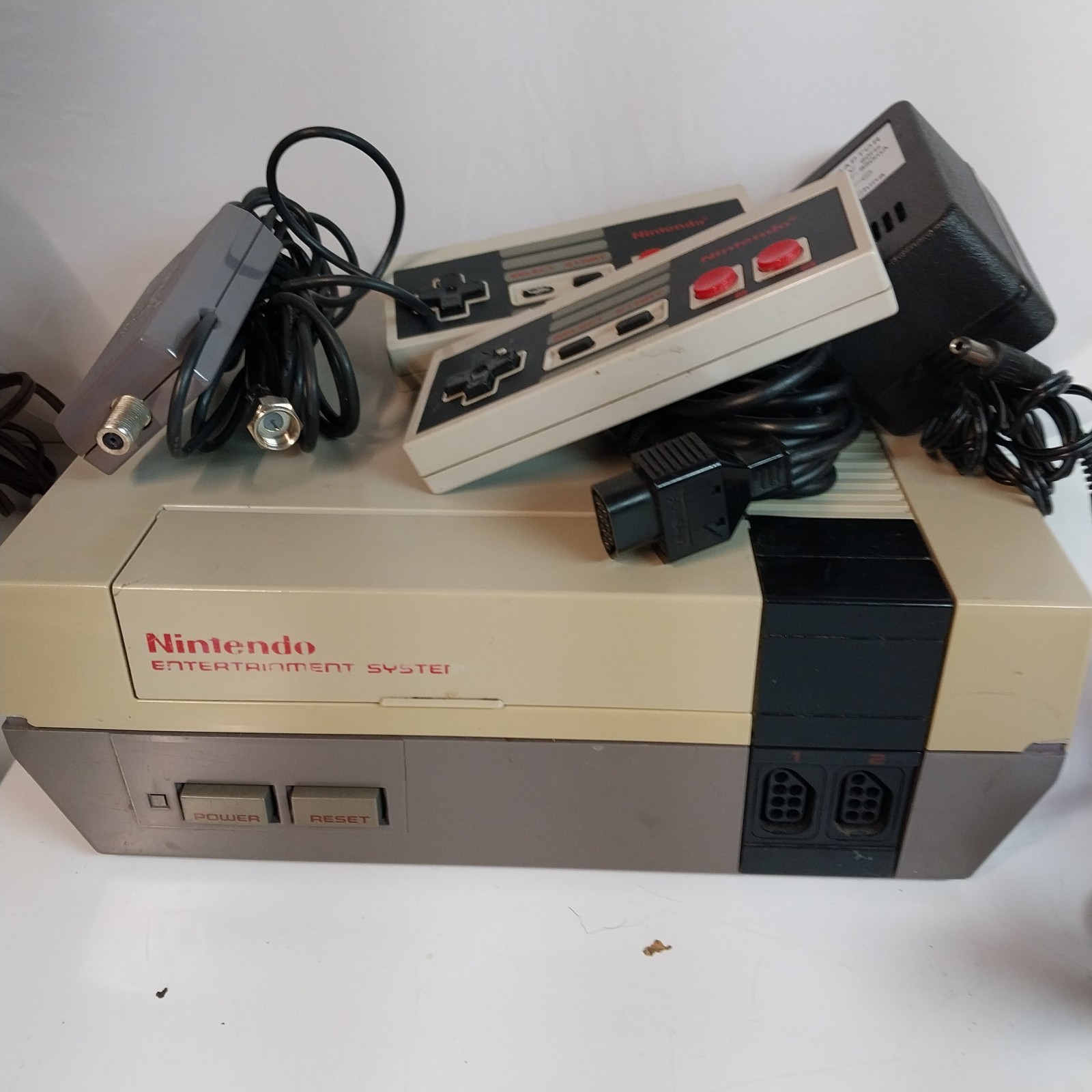 Nintendo NES Console Bundle NES-001 Tested w/ 6 Games, 2 Controllers, Zapper,…