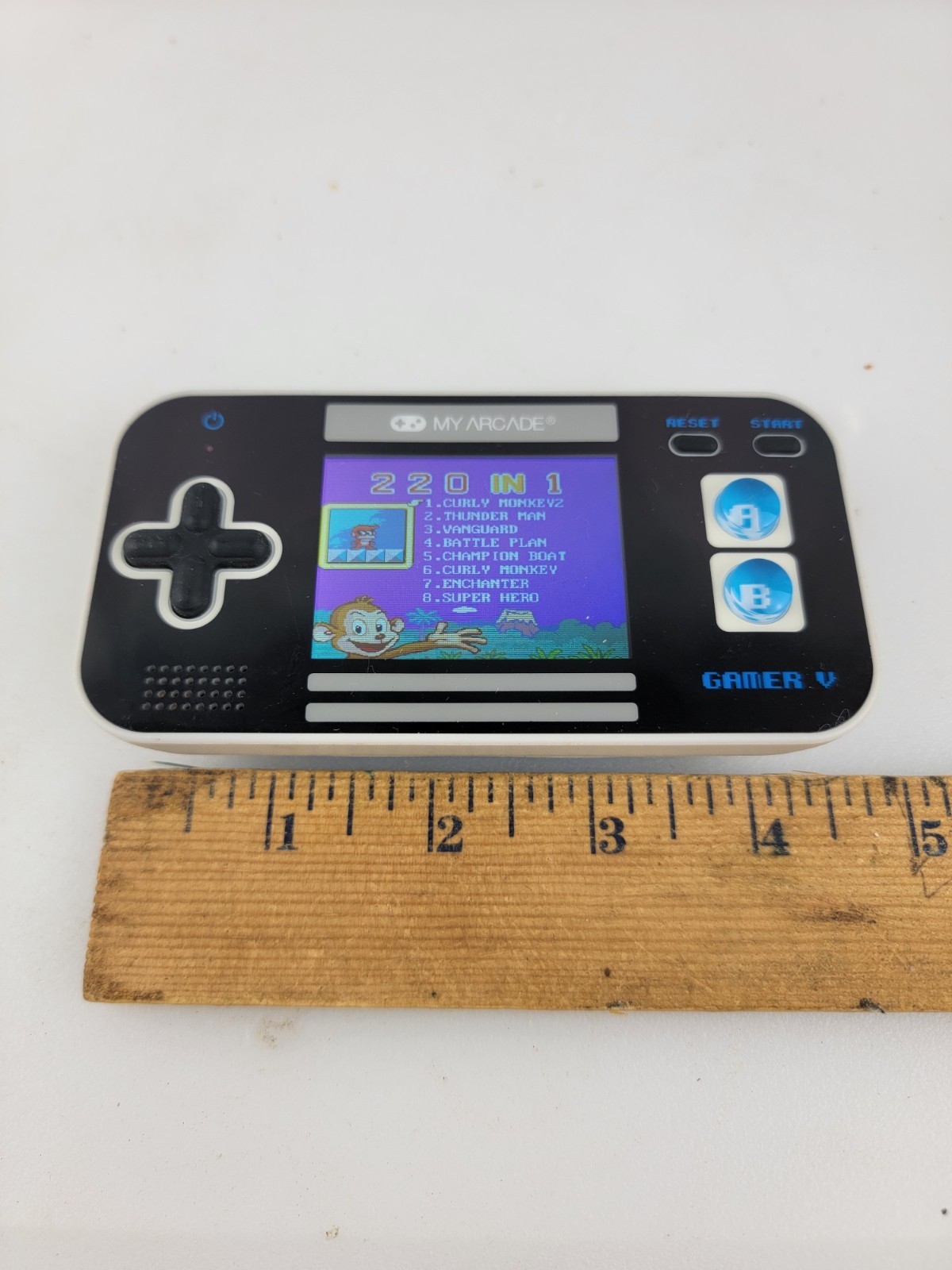 Small Handheld Video Game System MY ARCADE Gamer Classic 220-in-1