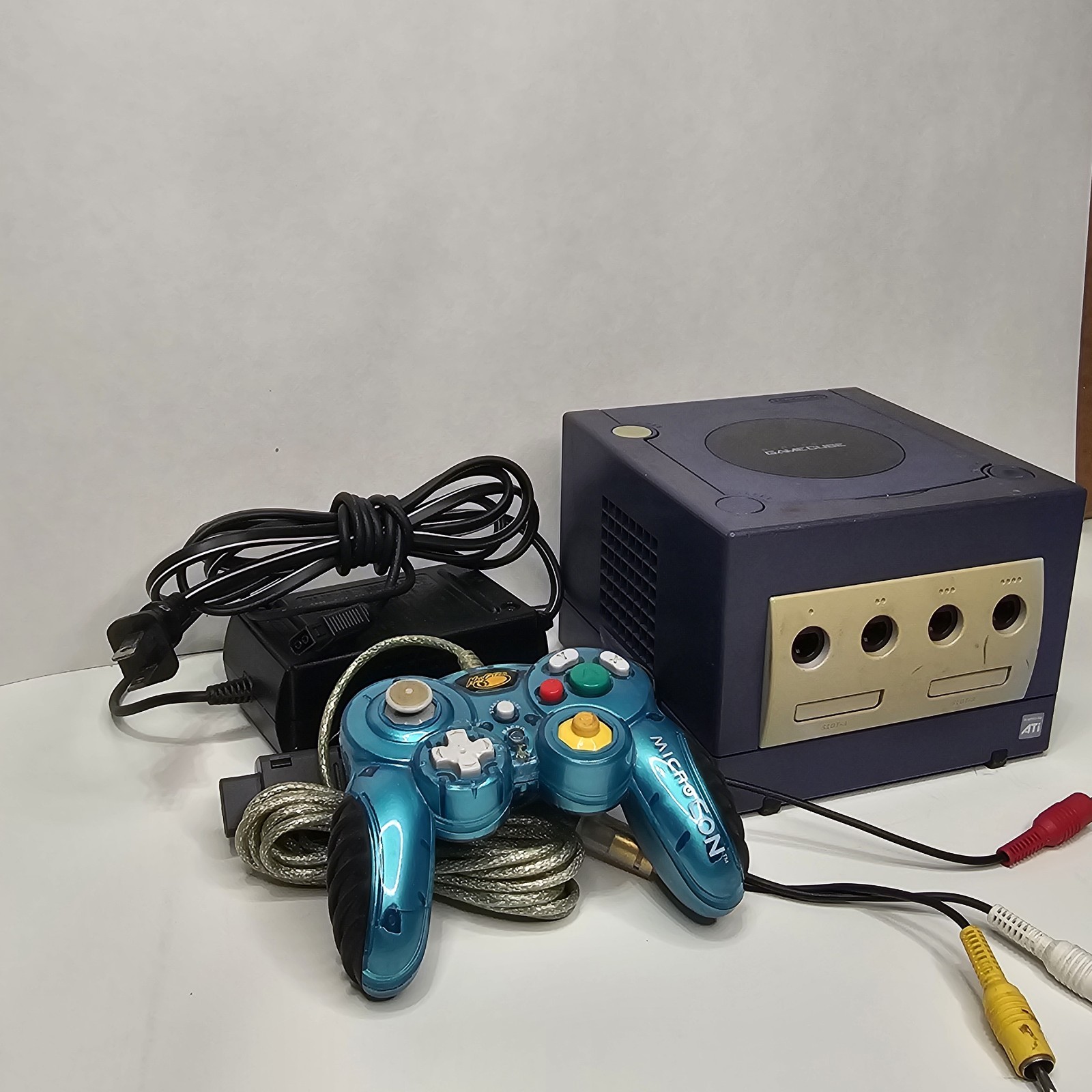 Nintendo GameCube DOL-001(USA) Console Indigo purple AV & Power & MadCatz contlr