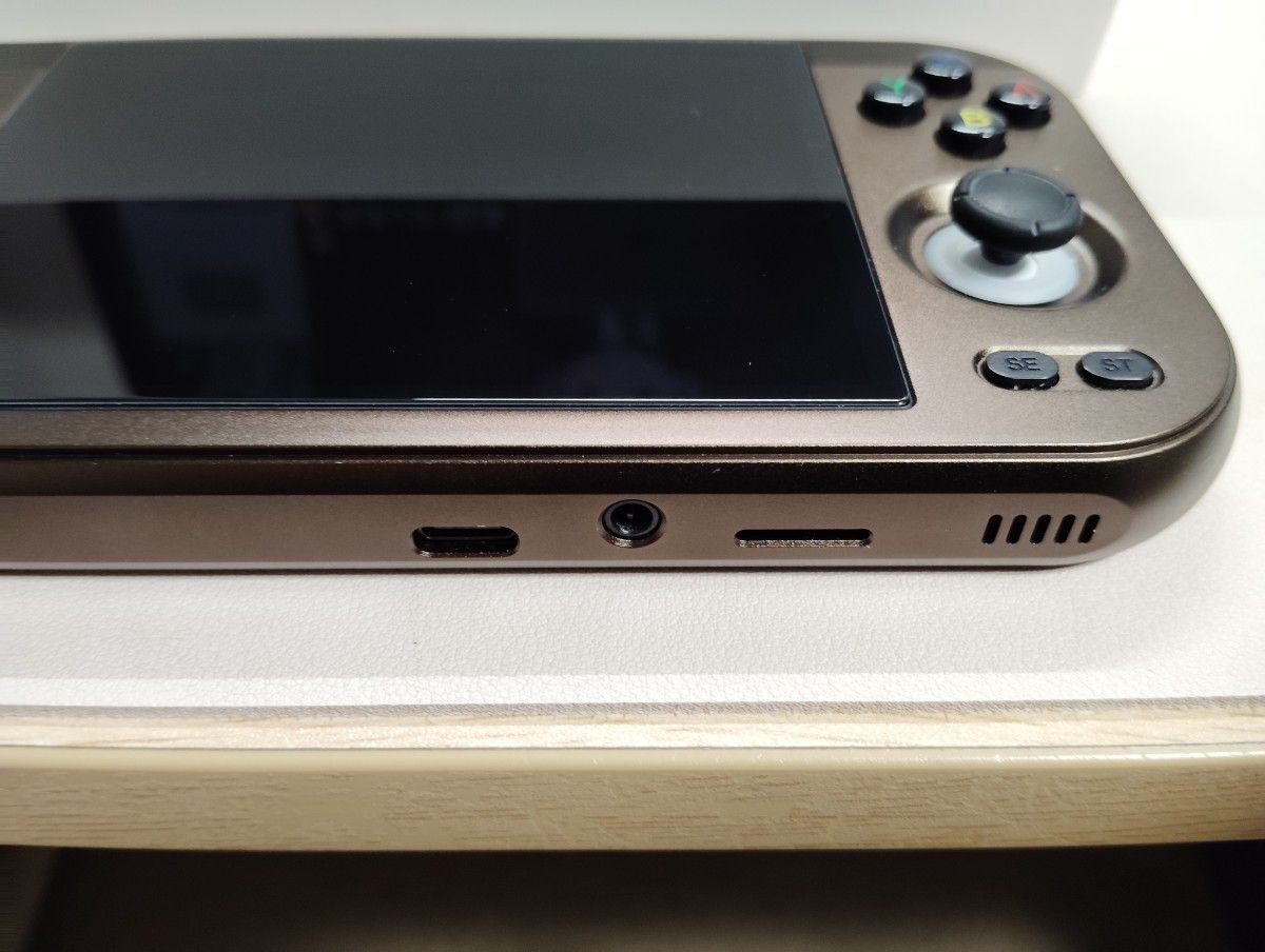 ANBERNIC RG477M 12GB 256GB Bronze Aluminum Metal Handheld Console Android Used