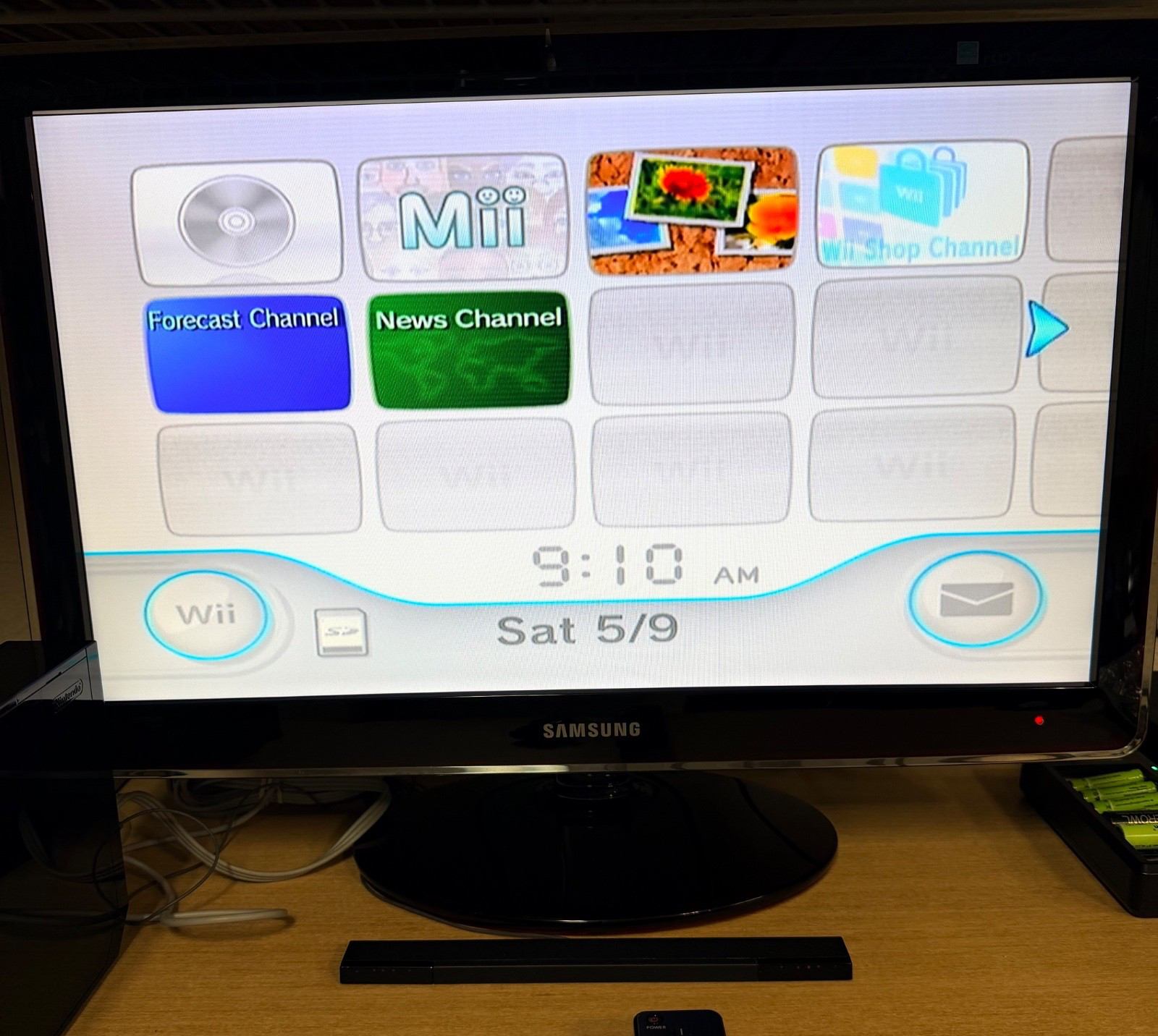 Nintendo Wii Black Console Bundle w/Wii Sports & Resort, 2 Motion Plus/Bag w/Box