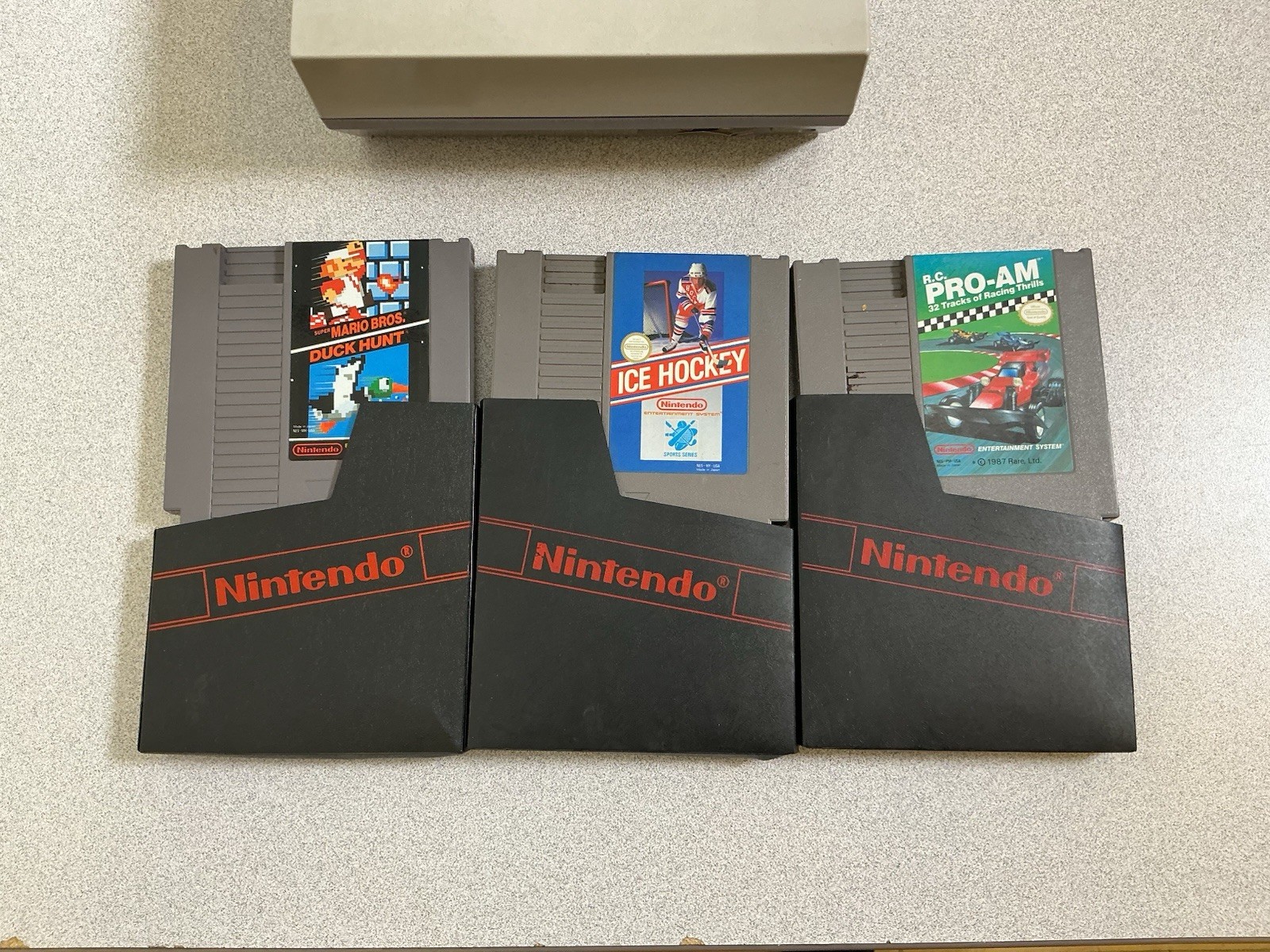 Nintendo Entertainment System Console 2 Controllers, Zapper, 3 Games Super Mario