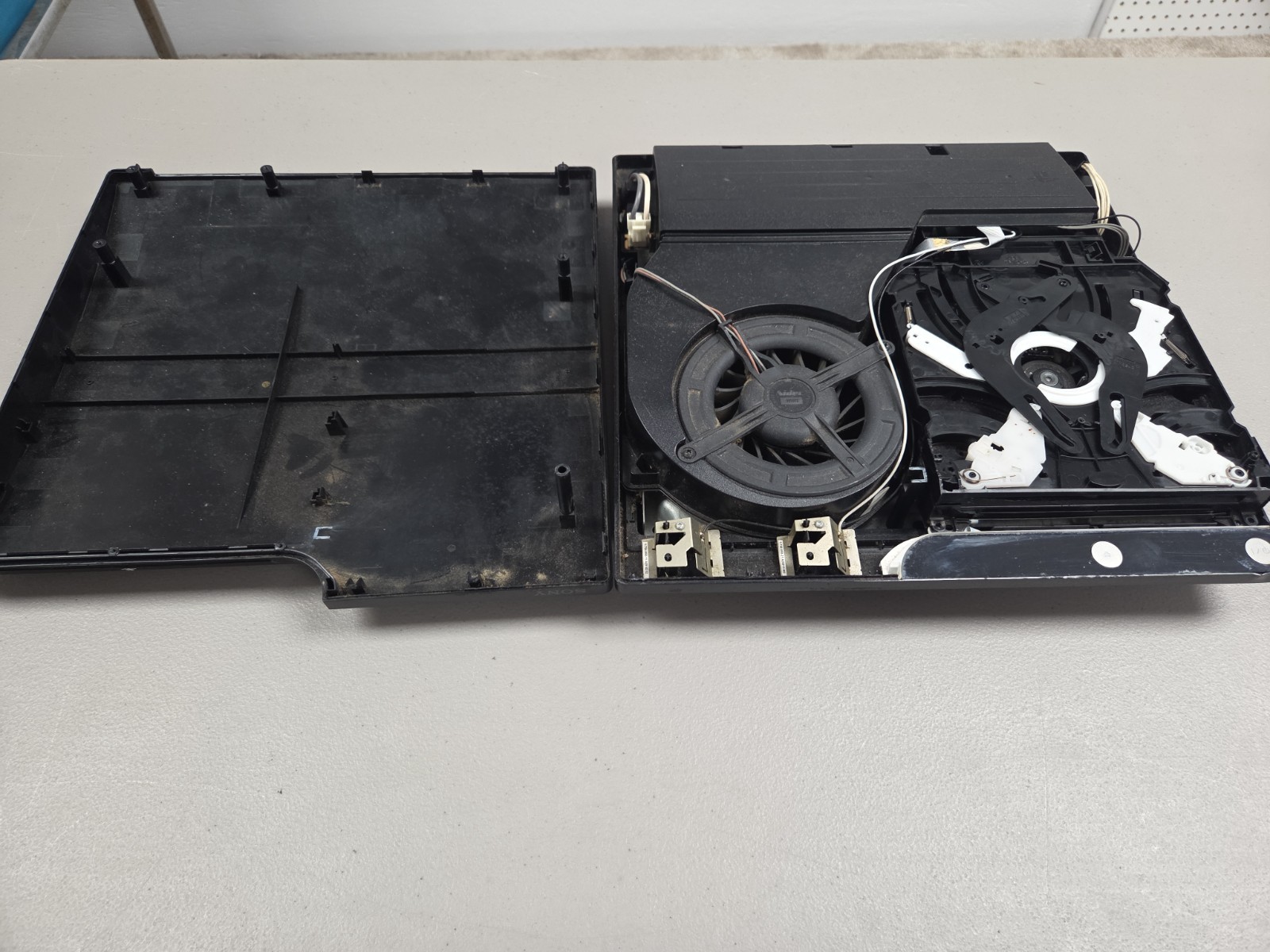 Sony PlayStation 3 PS3 Slim CECH-2001A Console – For Parts Only